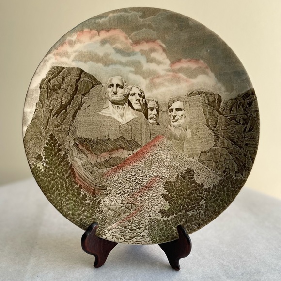 Vintage Collectors Plate Mount Rushmore National Memorial Black Hills SD USA - Picture 1 of 5